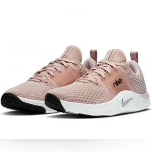 W Nike Renew In-Season TR 10 in Stone Mauve/Metallic Silver Size 7.5